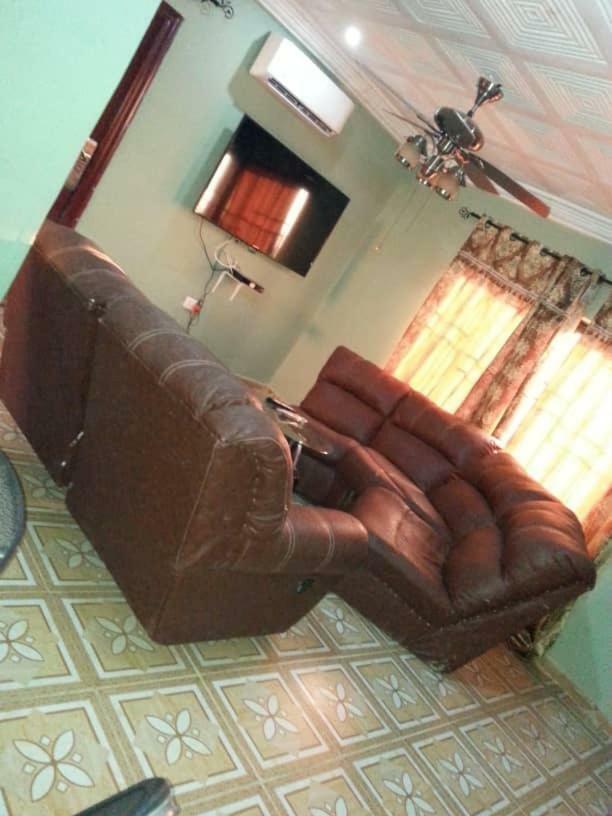 Gya-Son Royal Guest House Kumasi Ngoại thất bức ảnh